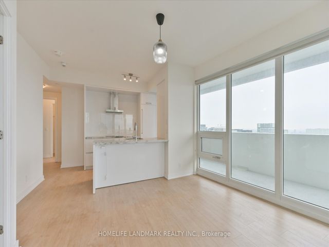 4003 - 2221 Yonge St