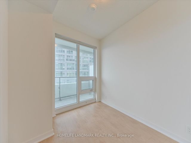 4003 - 2221 Yonge St