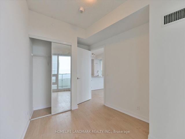4003 - 2221 Yonge St