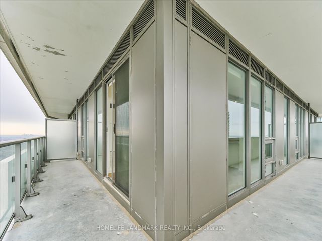 4003 - 2221 Yonge St