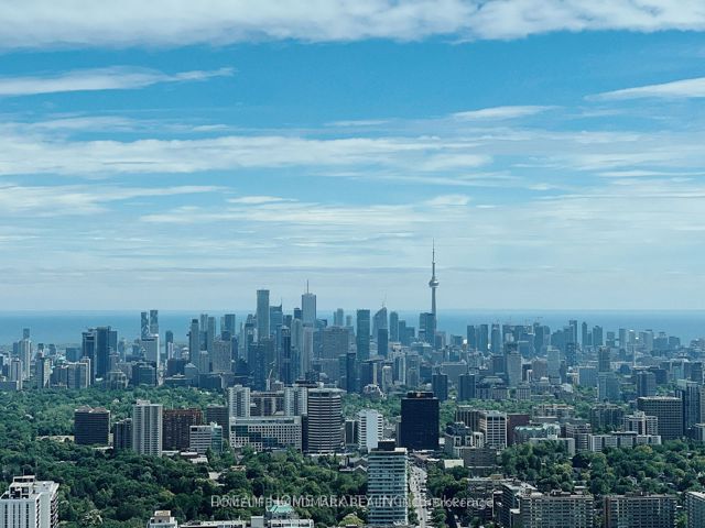 4003 - 2221 Yonge St
