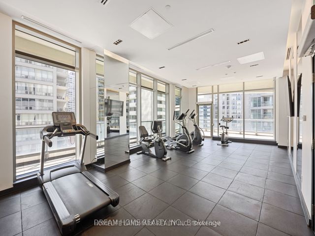 4003 - 2221 Yonge St