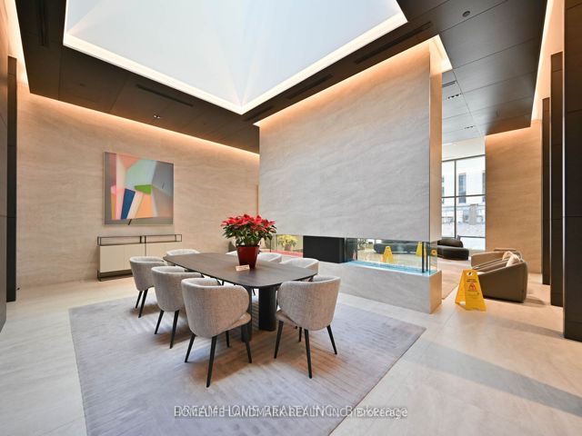 4003 - 2221 Yonge St