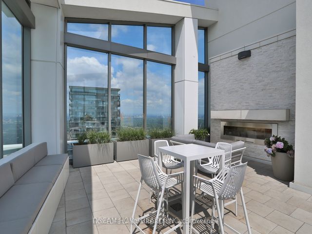 4003 - 2221 Yonge St