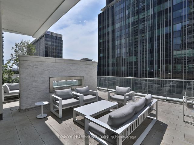 4003 - 2221 Yonge St