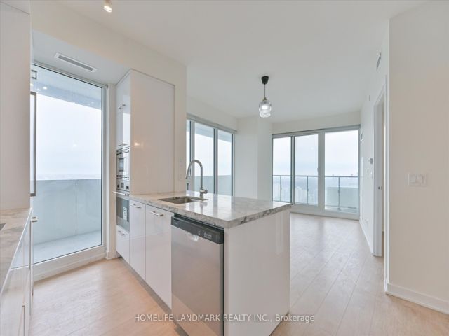 4003 - 2221 Yonge St