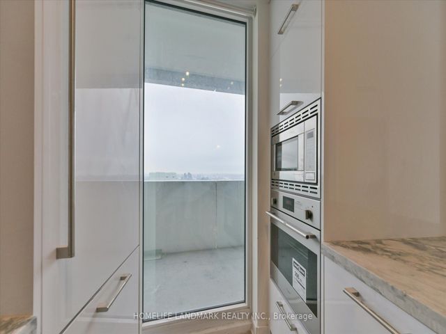 4003 - 2221 Yonge St