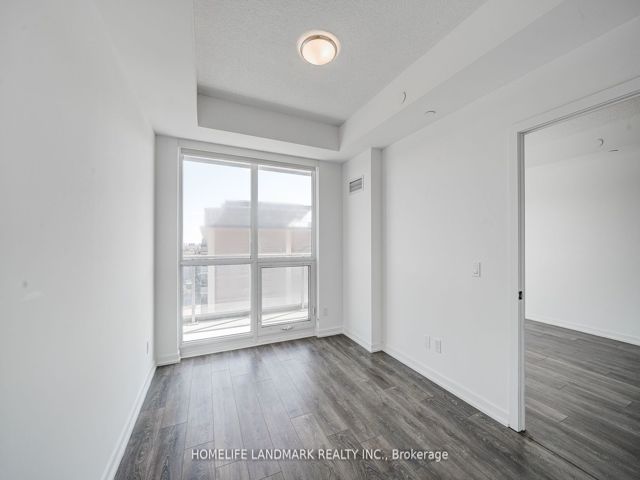 809 - 32 Forest Manor Rd