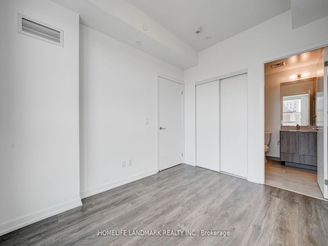 809 - 32 Forest Manor Rd