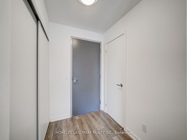 809 - 32 Forest Manor Rd