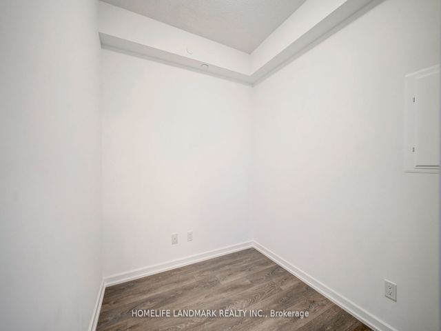 809 - 32 Forest Manor Rd