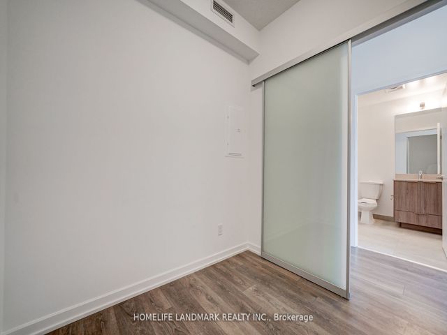 809 - 32 Forest Manor Rd