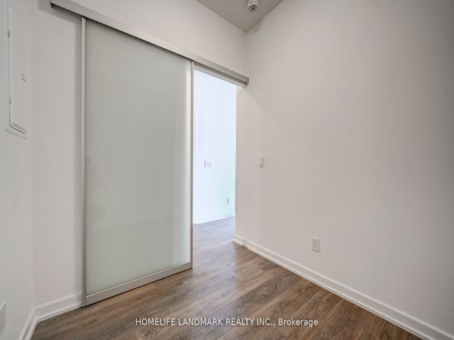 809 - 32 Forest Manor Rd