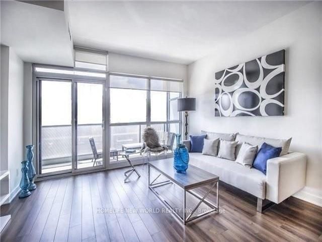 1804 - 210 Simcoe St