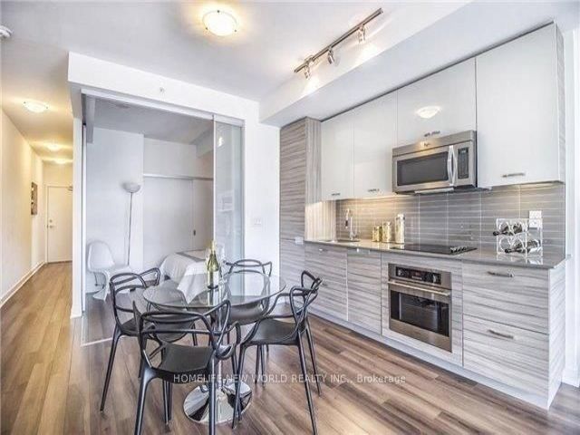1804 - 210 Simcoe St