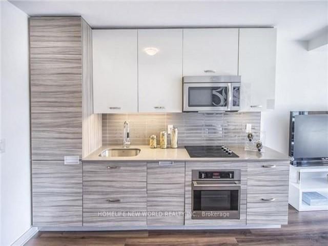1804 - 210 Simcoe St