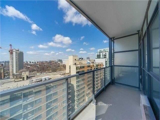 1804 - 210 Simcoe St