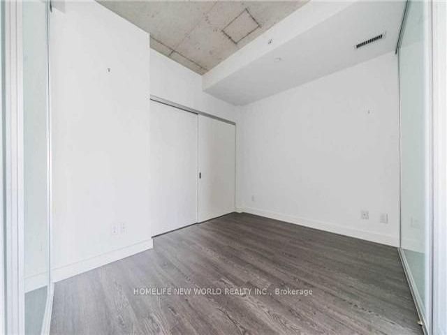 1804 - 210 Simcoe St