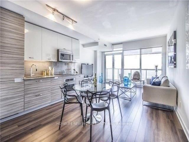1804 - 210 Simcoe St