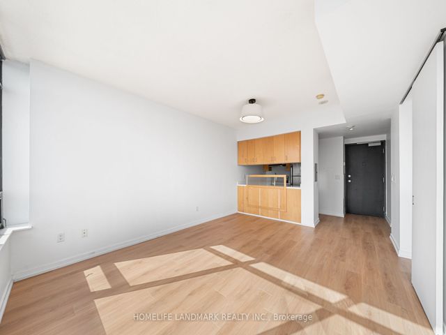2102 - 281 Mutual St