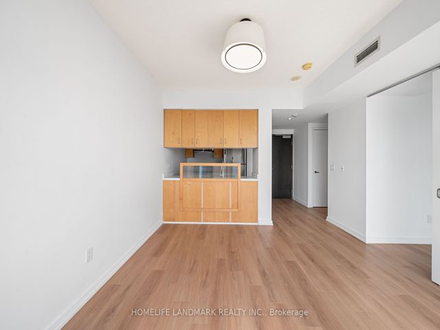 2102 - 281 Mutual St