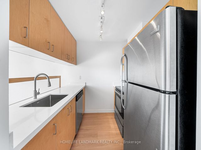 2102 - 281 Mutual St