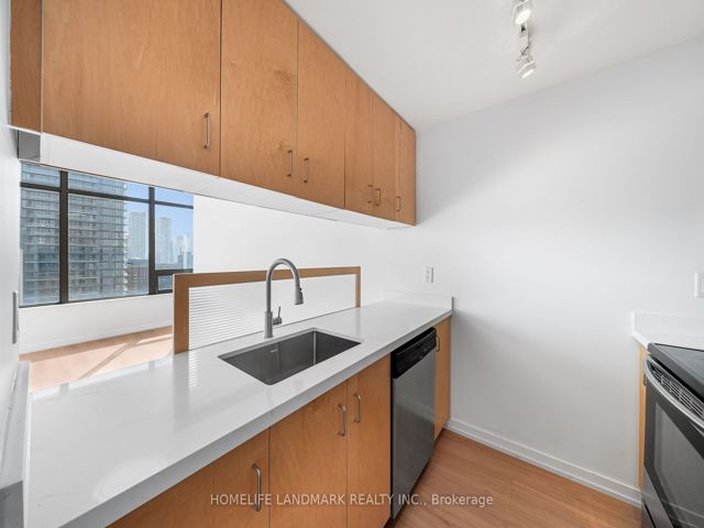 2102 - 281 Mutual St