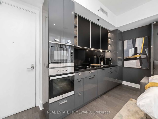 1401 - 32 Davenport Rd