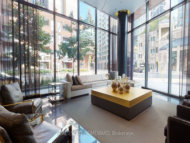1401 - 32 Davenport Rd