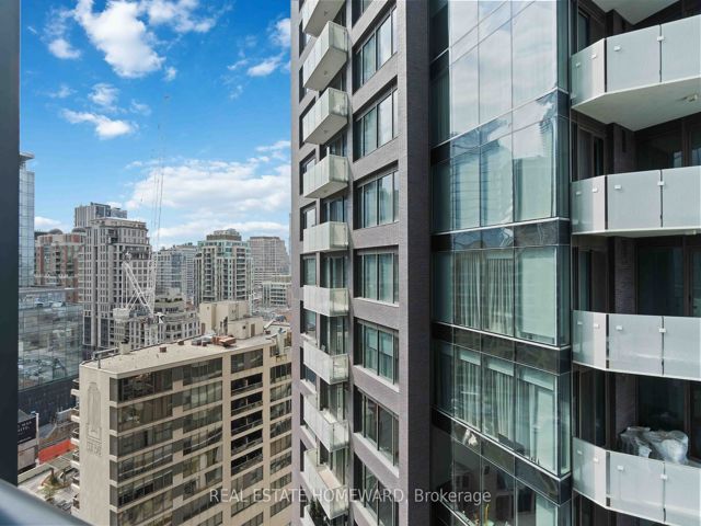 1401 - 32 Davenport Rd