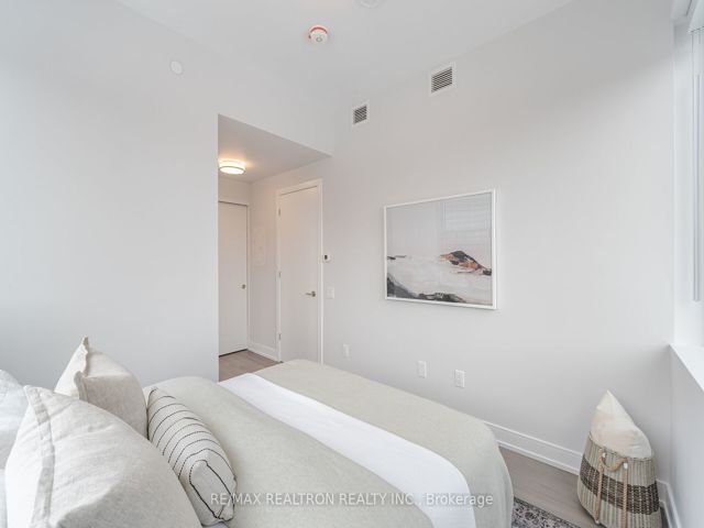 407 - 664 Spadina Ave