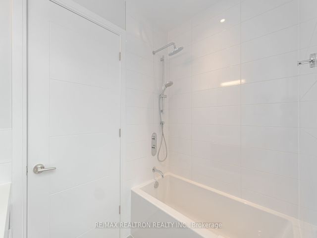 407 - 664 Spadina Ave