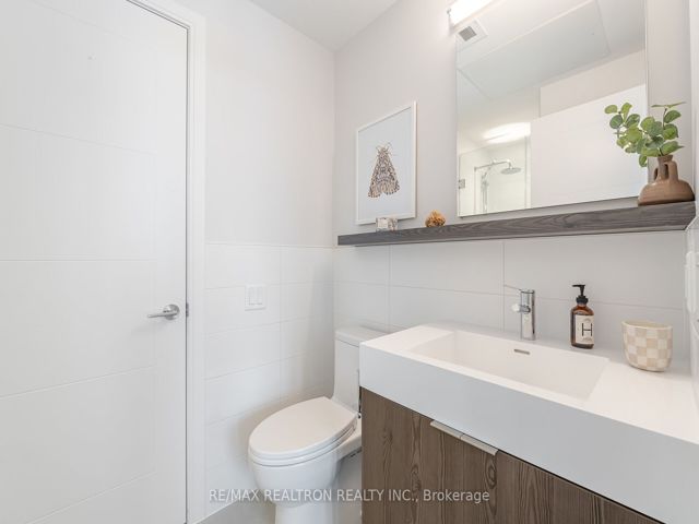 407 - 664 Spadina Ave