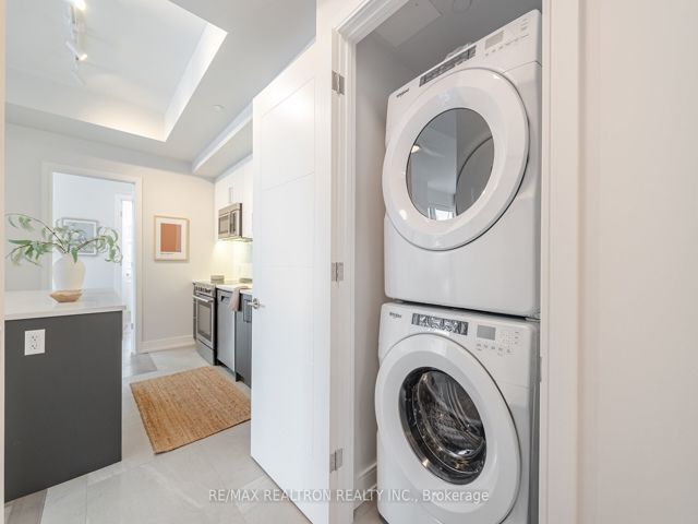 407 - 664 Spadina Ave