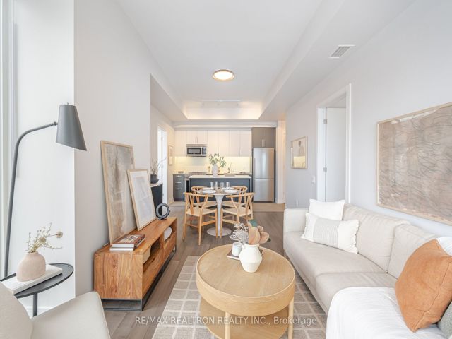407 - 664 Spadina Ave
