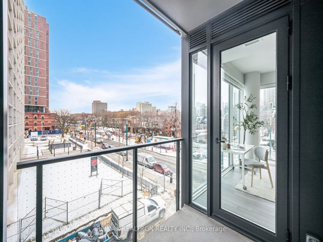 407 - 664 Spadina Ave