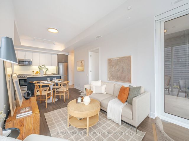 407 - 664 Spadina Ave