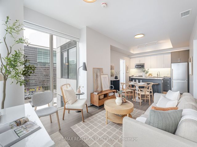 407 - 664 Spadina Ave