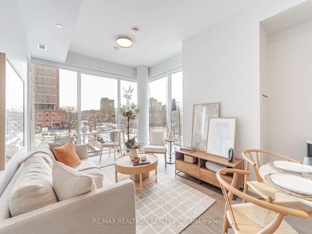 407 - 664 Spadina Ave