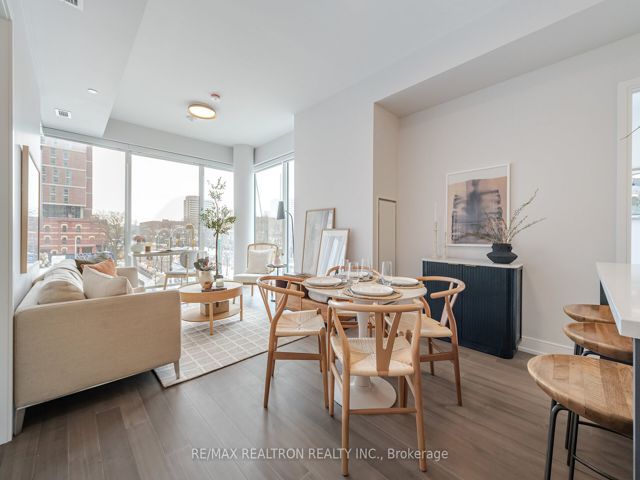 407 - 664 Spadina Ave