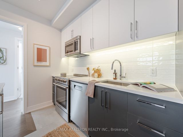 407 - 664 Spadina Ave