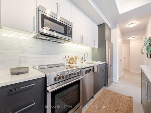 407 - 664 Spadina Ave