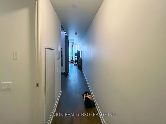 222 - 560 King St W