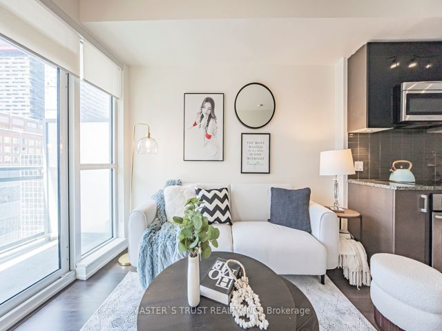 801 - 89 Dunfield Ave