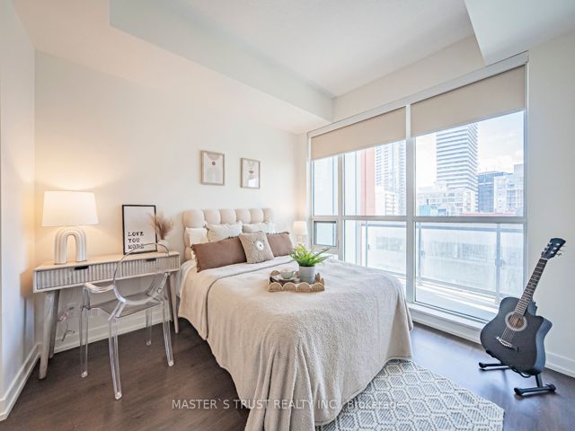 801 - 89 Dunfield Ave