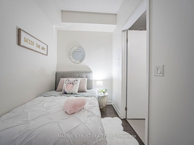 801 - 89 Dunfield Ave