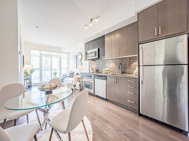 801 - 89 Dunfield Ave