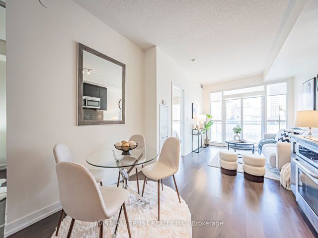 801 - 89 Dunfield Ave