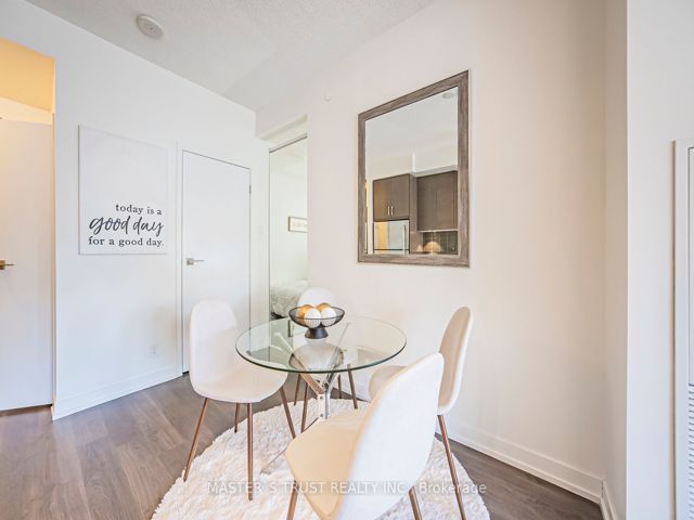 801 - 89 Dunfield Ave