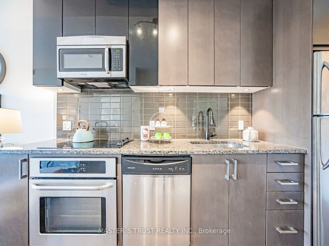 801 - 89 Dunfield Ave